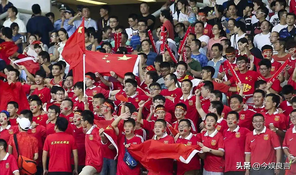 乐鱼官网-新晋球星赢得球迷喝彩，燃爆赛场！